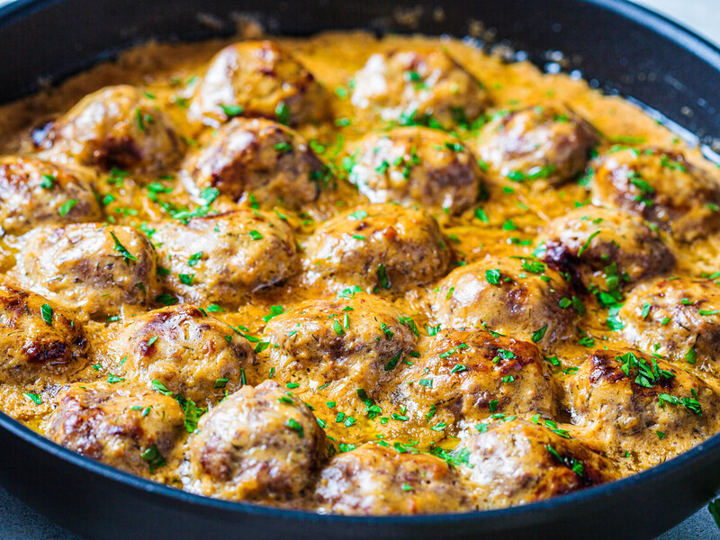 Нежные фрикадельки с галушками в сливочном соусе. Сытный обед из 400 г фарша