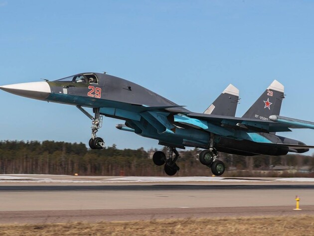 СБУ и ССО ВСУ поразили четыре самолета Су-34 на аэродроме в РФ