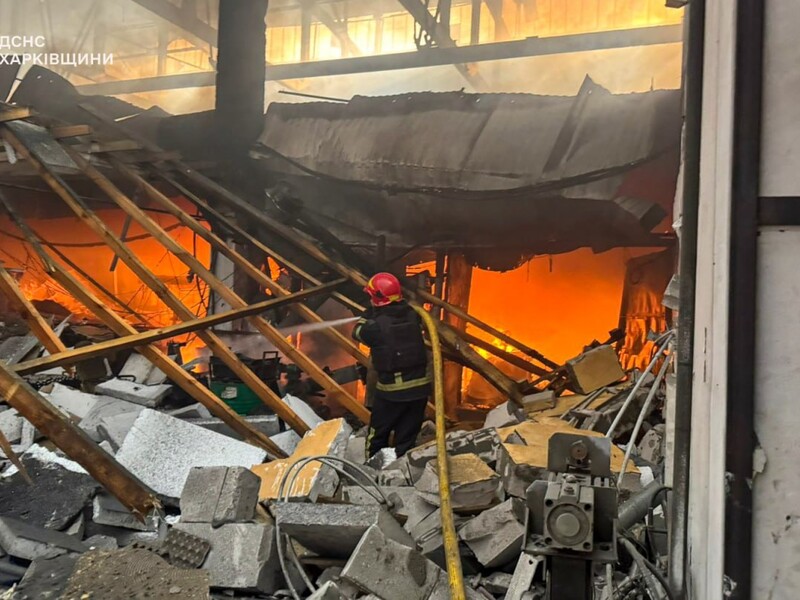 Окупанти вдарили по цивільному підприємству в Харківській області, є постраждалі