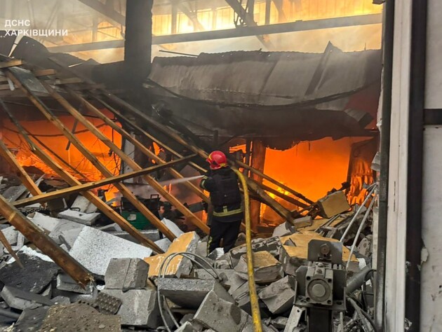 Окупанти вдарили по цивільному підприємству в Харківській області, є постраждалі