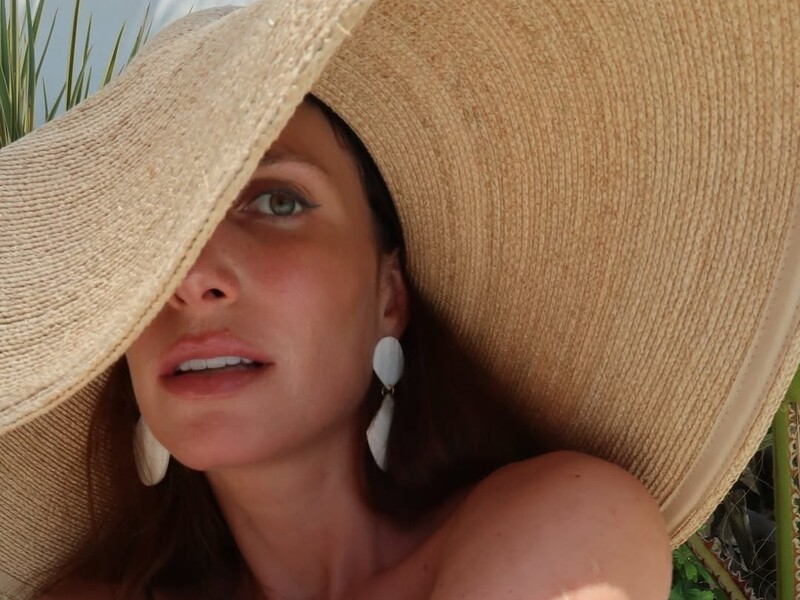 Жена Тигипко показала, как носит платье-комбинацию. Фото