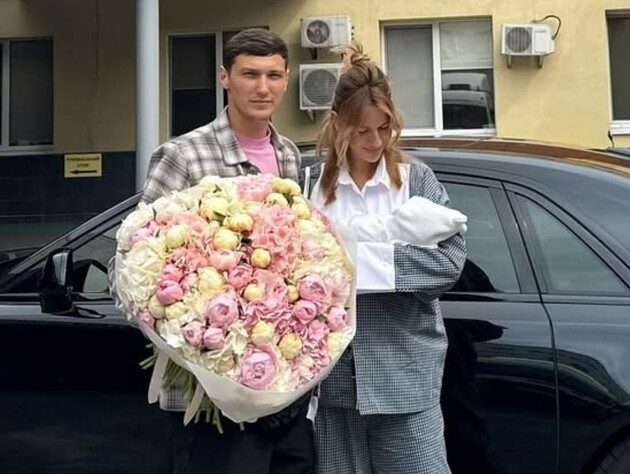 Нікітюк, яка таємно стала матір'ю, прокоментувала чутки про сурогатну матір для свого первістка