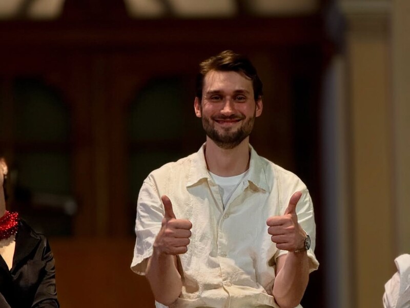 Соліст кайфував на сцені й прокинувся знаменитим – відео з виступу львівського хору залетіло на 6 млн