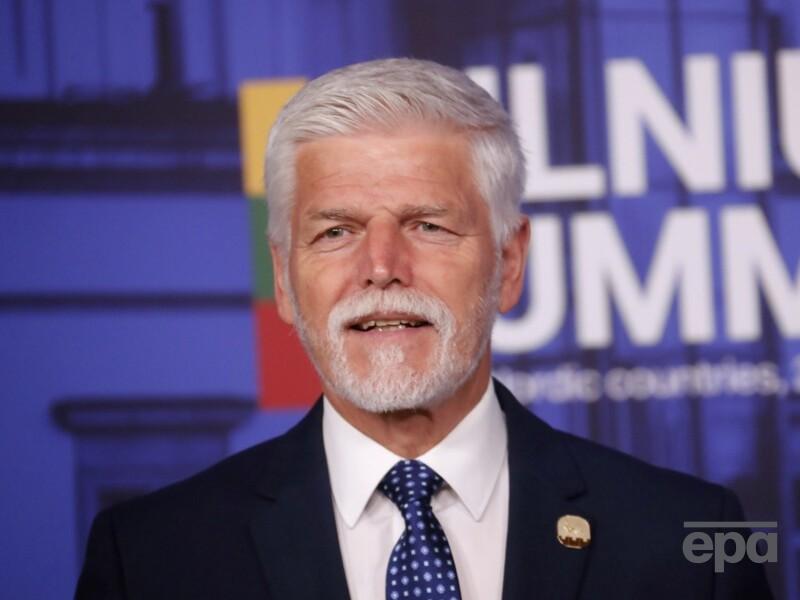 63-летний президент Чехии оторвался на концерте легендарной группы. Фото