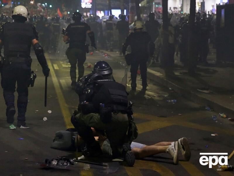 Центр Белграда охватили масштабные антивоправительственные протесты. Есть задержанные. Фото, видео