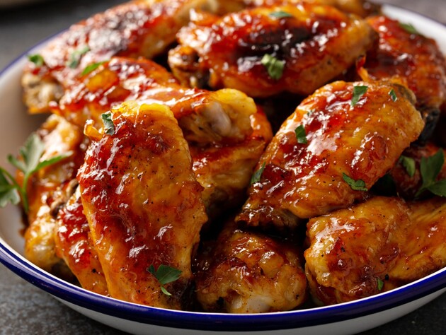 Просто змішайте крильця із цим – і за 12 хвилин матимете соковите і смачне м'ясо. Швидкий рецепт