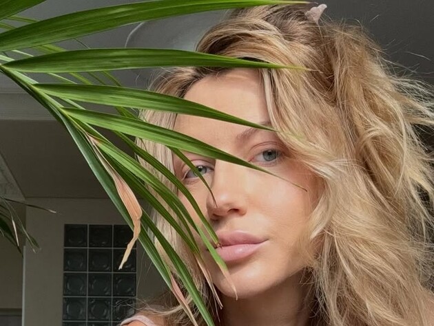 Нікітюк оприлюднила пікантну світлину, на якій позує без одягу під час вагітності