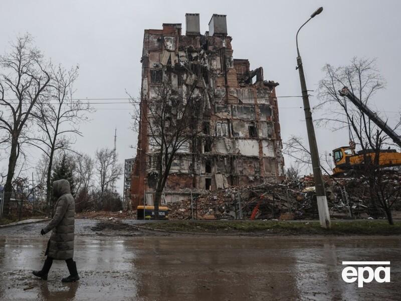 Когда россияне расчищали завалы в Мариуполе, тела погибших вывозили с металлоломом – местная жительница
