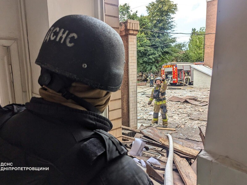 Россияне ударили по Кривому Рогу рядом с ТЦК, есть раненые