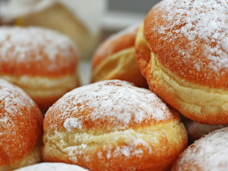 Повітряні й ароматні, а начинка – свіжі ягоди. Шацькі пончики з Волині на заварному тісті