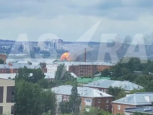 У російських Саратові, Енгельсі й Іжевську повідомляли про вибухи, аеропорти зупинили роботу