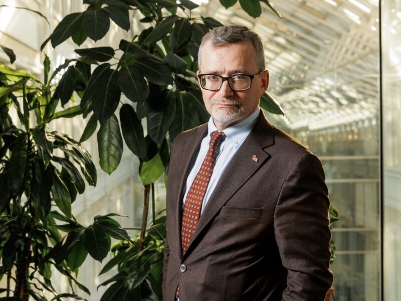 "Усі дуже подурнішали". Головний соціолог РФ пояснив популярність серед росіян астрології й таро