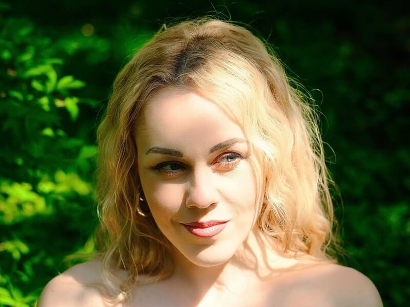 Елена Тополя, чью квартиру разрушили россияне, спит на матрасе и ждет компенсации от государства