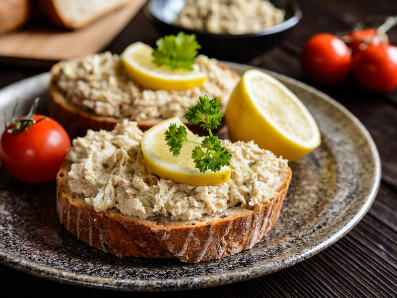 Добавьте это к консервированным сардинам и перемешайте. Рецепт питательной намазки