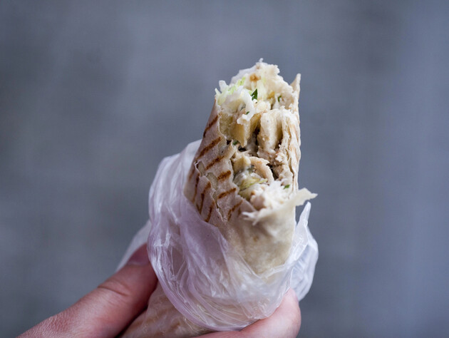 В Винницкой области десятки людей отравились шаурмой