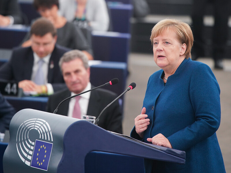 Меркель призвала страны НАТО вооружаться. При ее руководстве расходы на оборону Германии сокращались