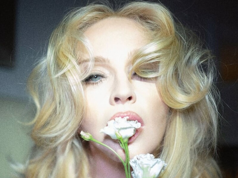 66-річна Мадонна похвалилася стійкою на голові – так не може ніхто з її зіркових ровесників. Фото