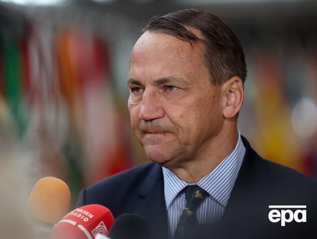 У Києві обстріл РФ пошкодив будівлю польського консульства. Сікорський звернувся до Трампа 