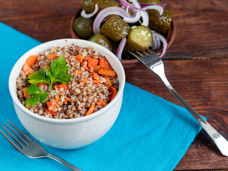 Гречка с фаршем является универсальным блюдом для обеда и ужина. Сохраните этот чудесный рецепт