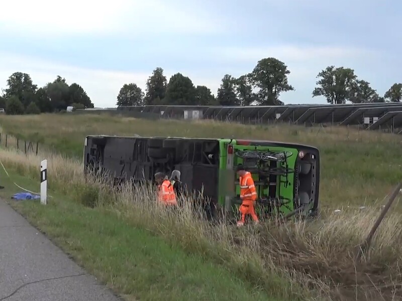 У Німеччині перекинувся автобус із пасажирами, серед них – українці