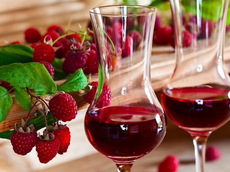Просто добавьте это к малине – и получите вкусное, в меру сладкое и крепкое вино. Быстрый рецепт