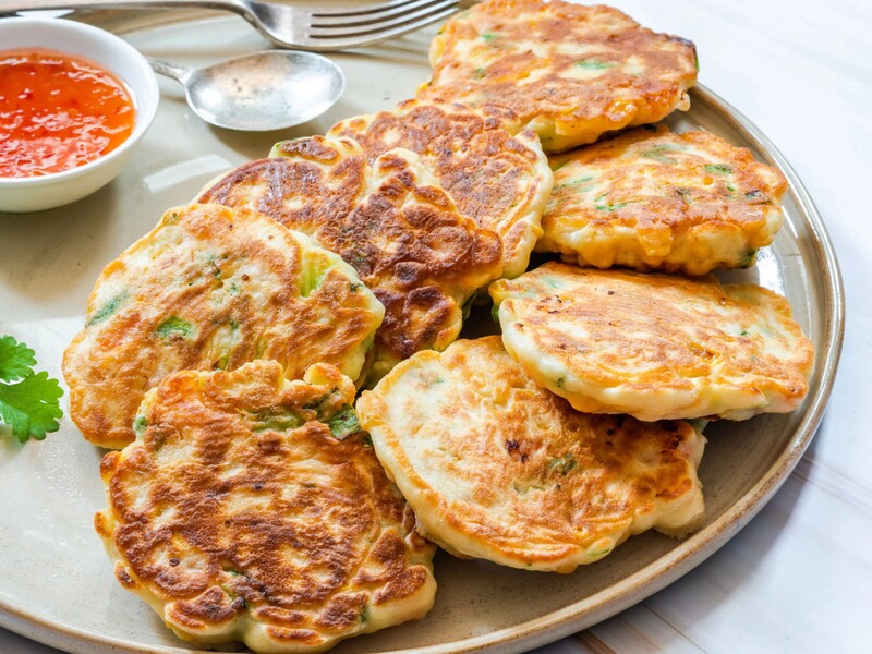 Смешайте эти продукты – и получите невероятно вкусные и сочные капустники. Быстрый рецепт