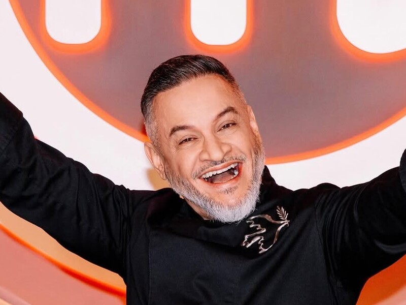 Хименес-Браво, умалчивающий о личной жизни, показал, с кем засыпает в постели