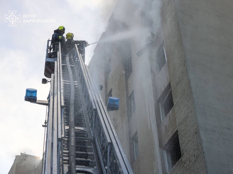В Харькове дрон РФ ударил по многоэтажке. В городе пожары, ранены больше 20 людей. Видео