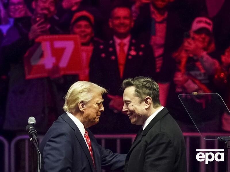 "Повністю з'їхав із глузду". Трамп бурхливо відреагував на нову партію Маска