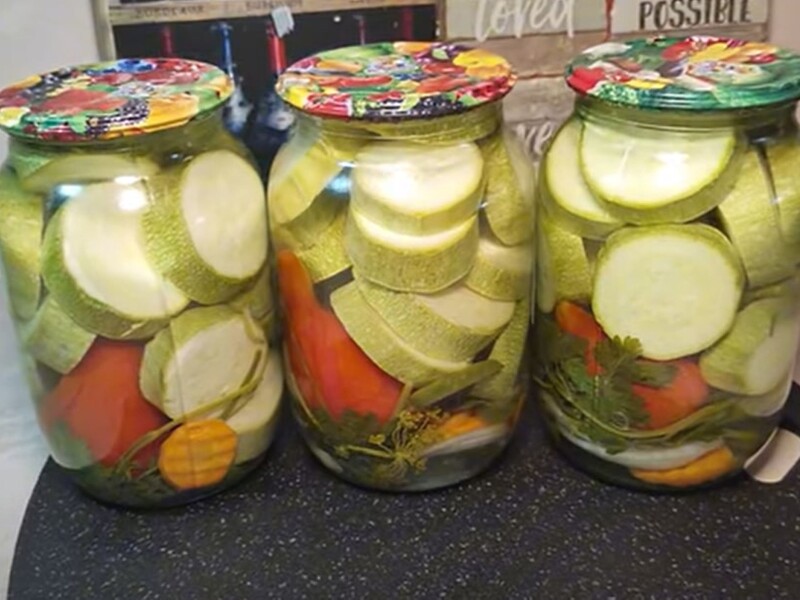 Положите это на дно банки – и консервированные кабачки будут очень вкусны. Секретный рецепт маринада