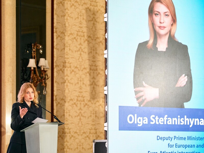 "Кринж-видео". Стефанишина прокомментировала TikTok, где работники Минюста показывают заставки с ее фото