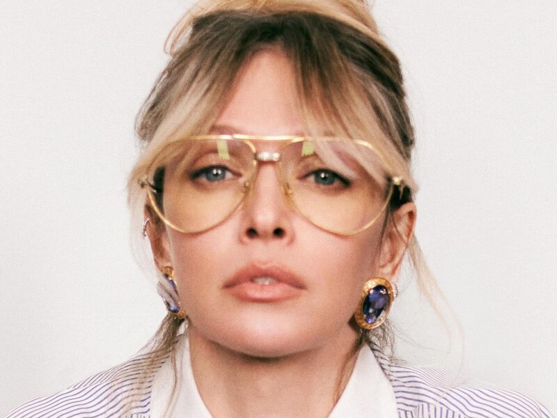 Брежнева, опозорившаяся на сцене с фонограммой, разместила первый ролик после курьеза