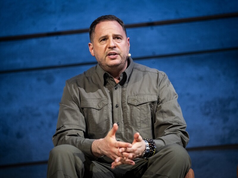 Ермак через газету, которую читает Трамп, поблагодарил его за разморозку помощи Украине