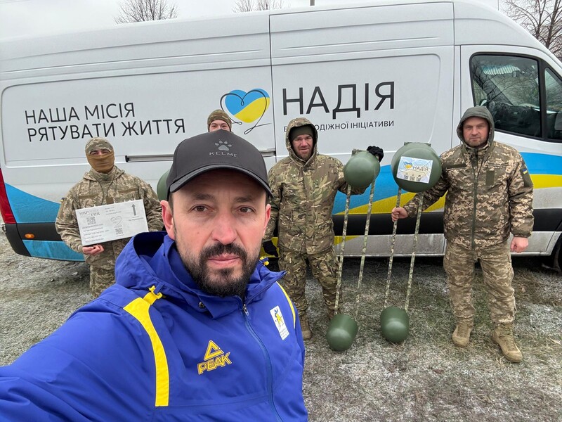 Валерій Дубіль і Віта Присяжнюк із командою фонду "Надія" забезпечили фронт РЕБ-системами і критичним медичним обладнанням
