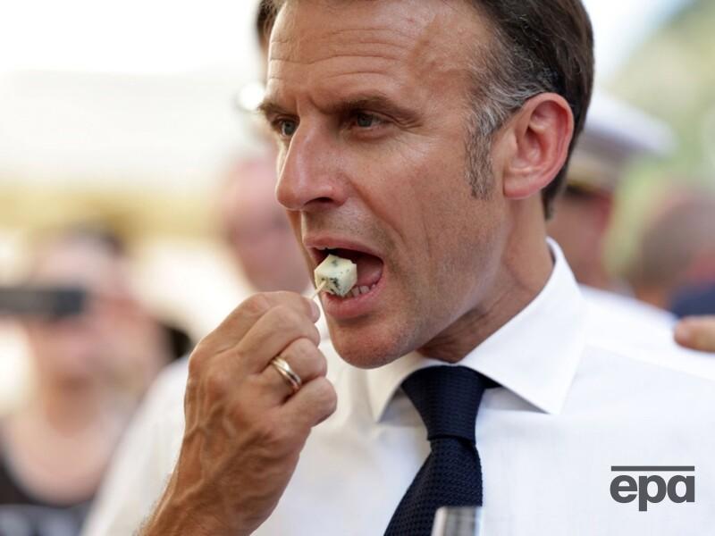 Макрон на світському заході галантно упадав біля дружини принца Вільяма. Відео