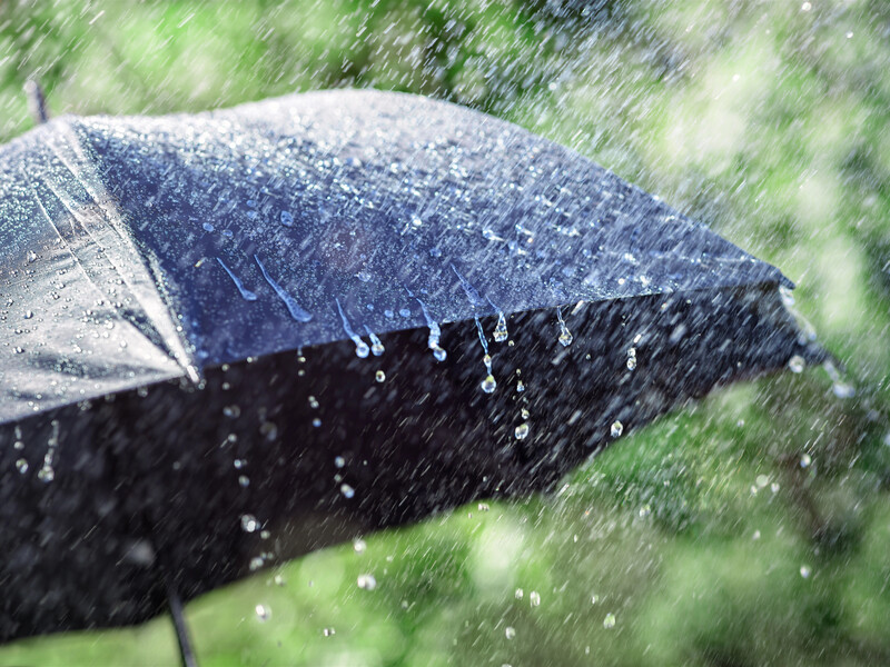 Дожди, грозы и шквалы. Для большинства областей Украины объявили штормовое предупреждение