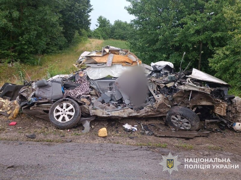 В Тернопольской области грузовик столкнулся с легковушкой, есть погибшие