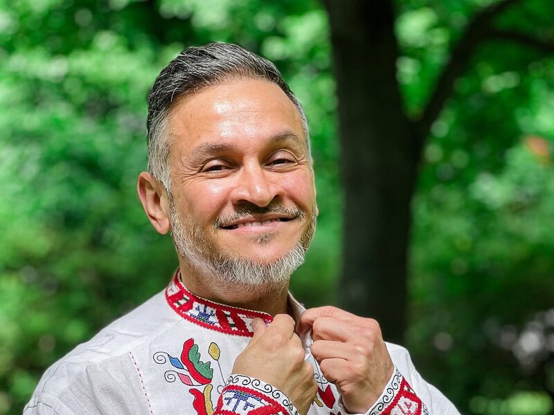 Хименес-Браво признался, сколько у него вышиванок, и показал несколько из них