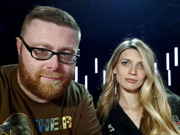 У ГУР заперечують, що журналіст Буткевич працював у них. Його дружина заявляла, що розвідка його звільнила через критику Безуглої