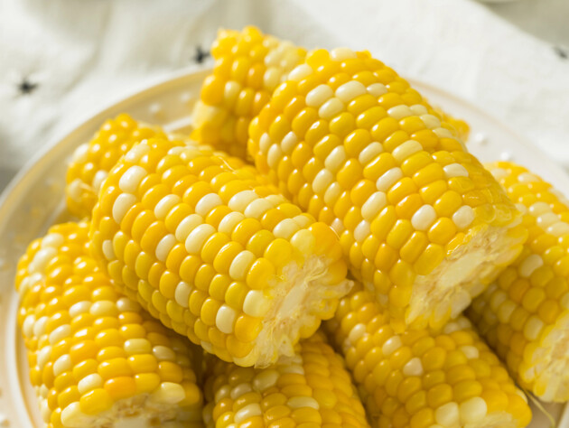 Змажте цим качани – і за 20 хвилин кукурудза буде готова без каструль і води. Лайфхак