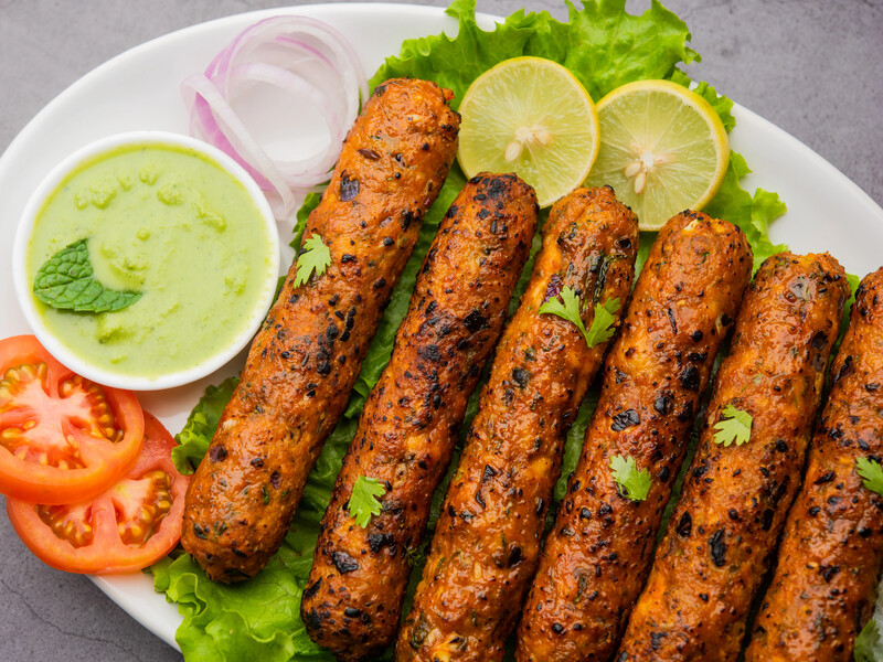 Самое вкусное блюдо для пикника – лаваш-кебаб на шампурах. Пошаговый рецепт