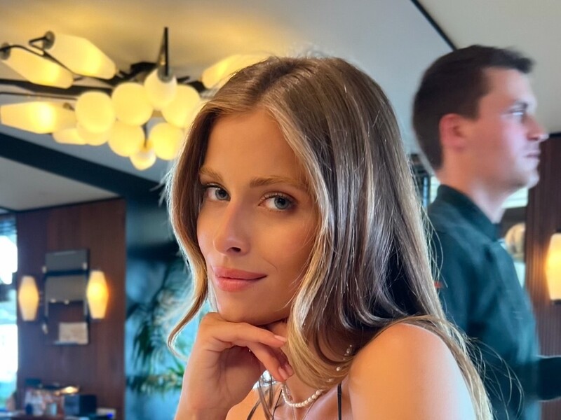 Внучка Ротару станцевала в бюстгальтере и босиком