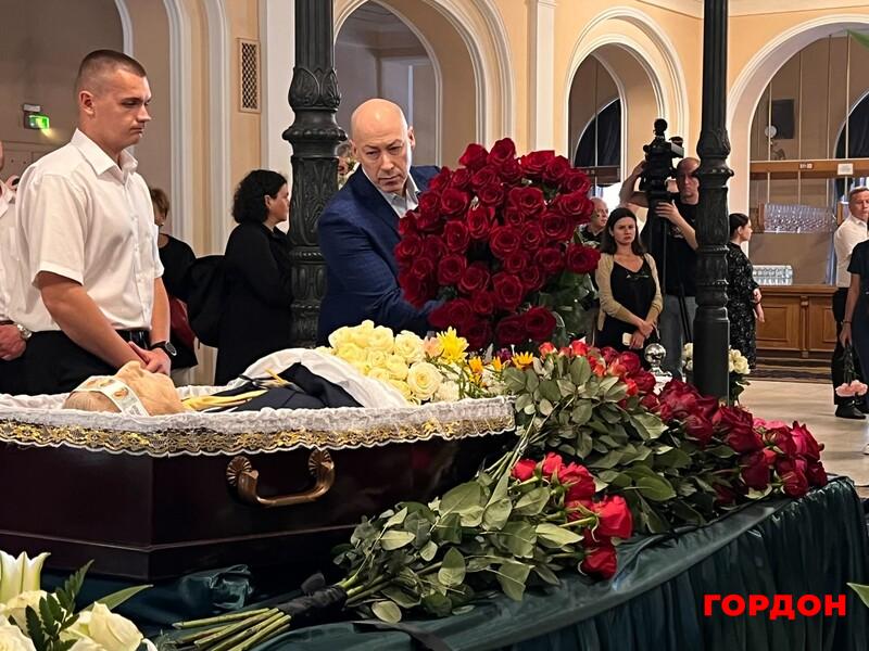 Гордон, Стефанчук, Кудлай, Рибчинський, Злотник та інші прийшли попрощатися з Ігорем Покладом. Фото