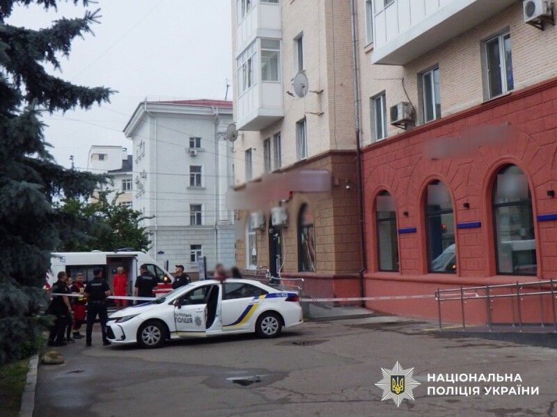 Пока семья спала, из окна многоэтажки в Житомире выпал шестилетний ребенок