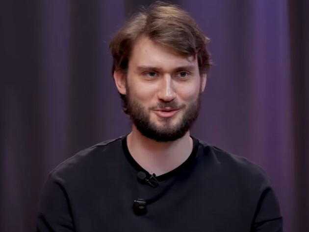 Урвал кроксы со скидкой и носит штаны за 40 грн. Звезда хора 