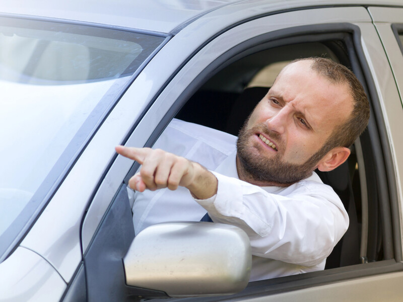 Этот простой ориентир на капоте спасет нервы и бампер. Инструктор объяснил, как легко припарковаться