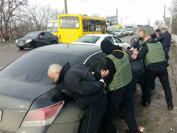 У Кропивницькому чоловік дістав ножове та вогнепальне поранення – поліція