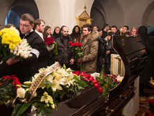 В Киеве похоронили кинорежиссера Паперника. Фоторепортаж