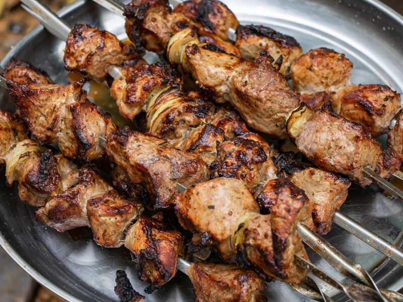 Чтобы шашлык получился сочным, нежным и вкусным – выберите именно эту часть свинины