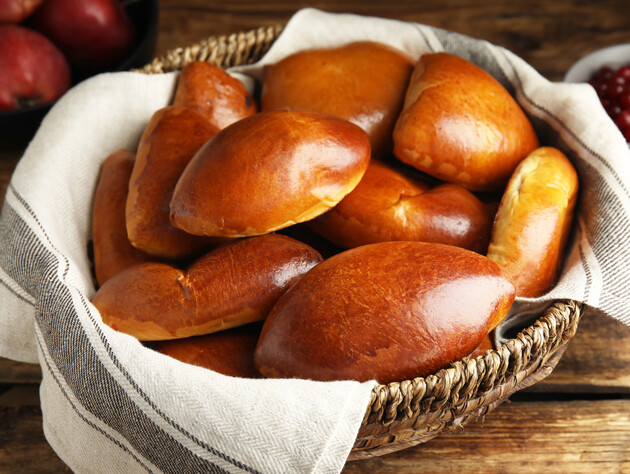 За цим рецептом тісто вийде ідеальним, а пиріжки пухкими і смачними. Швидкий варіант